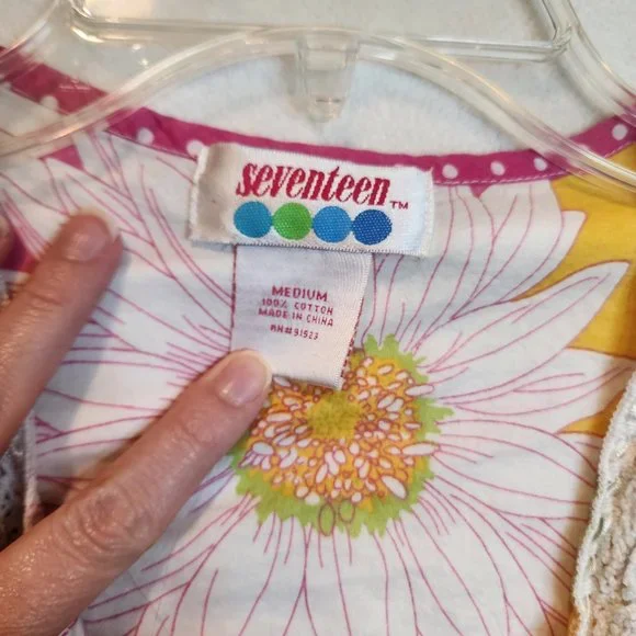 Vintage Seventeen Pajama Set with Retro Floral Size Medium - Picture 4 of 12